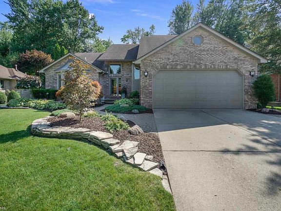 3rd image of 52235 Sawmill Creek Dr