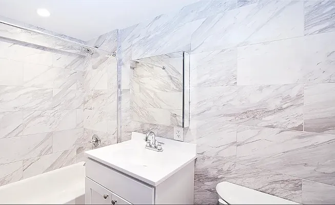 Rented by R New York | media 9