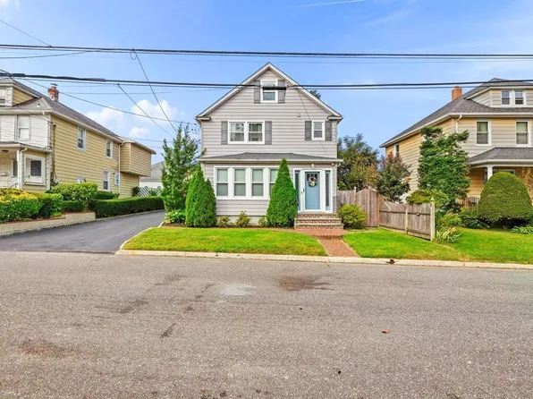 11 Miller Street, Glen Cove, NY 11542