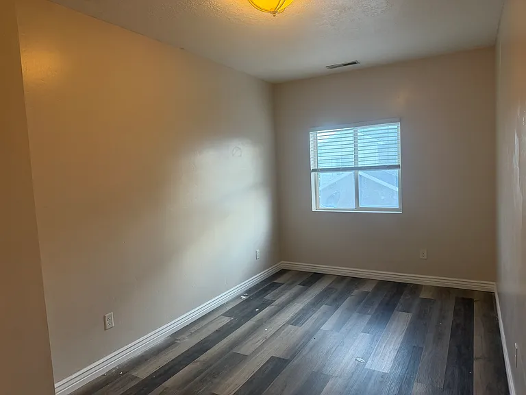 3885 S 1630 W — Photo 11