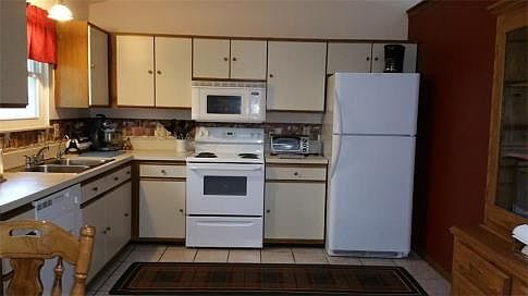 3rd image of 7965 Brookpoint Pl