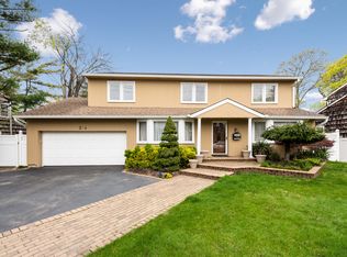 204 Combs Ave, Woodmere, NY 11598