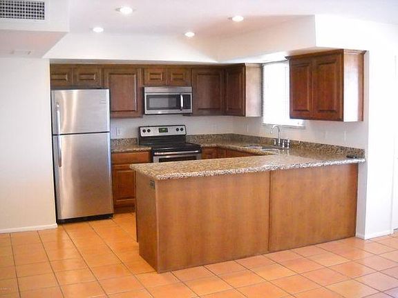 3rd image of 1128 E Loyola Dr