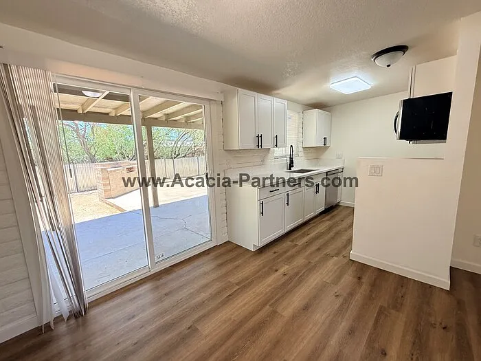 3243 W Bartlett Pl — Photo 4