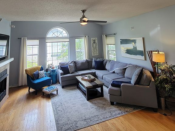 3rd image of 3974 Shady Oaks Dr