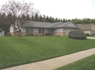 7221 Pineview Dr, Englewood, OH 45322