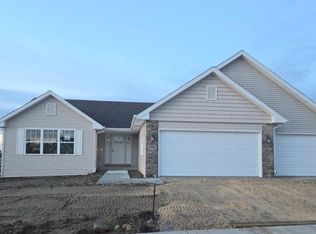 509 Oak Ln, Poplar Grove, IL 61065
