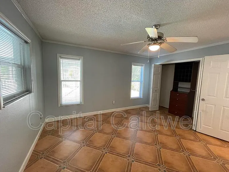 12813 Starling Dr — Photo 23