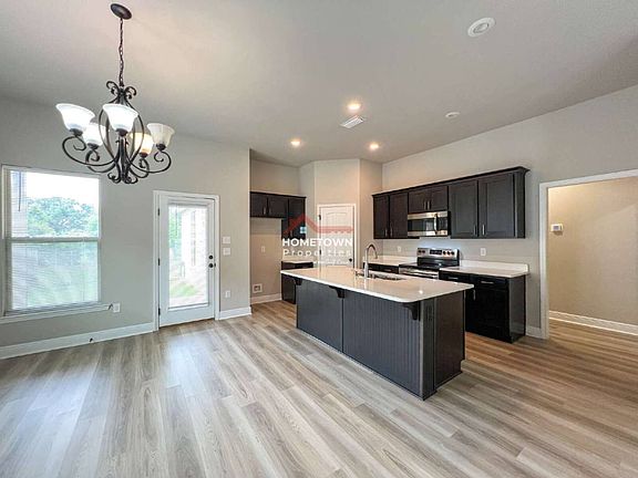 5th image of 831 Avellanas Dr