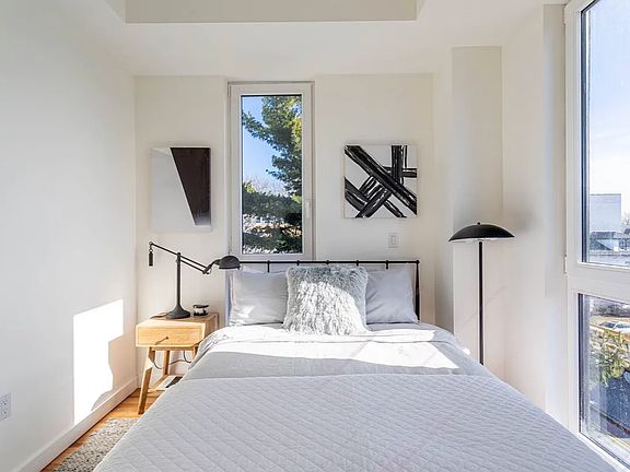 5th image of 74 Woodruff Ave #6D