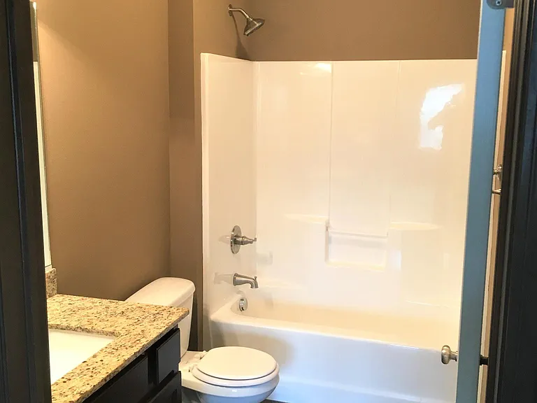 1211 NE Windsor Dr #202 — Photo 5