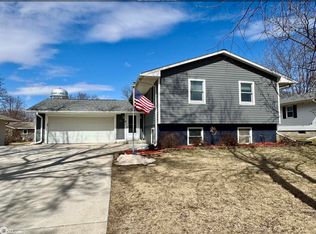 318 26th Ave S, Clear Lake, IA 50428