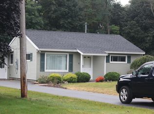 6 Devonshire Rd, North Syracuse, NY 13212