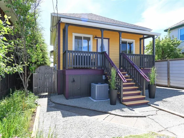 2753 Maryport Ave, Cumberland, BC V0R 1S0
