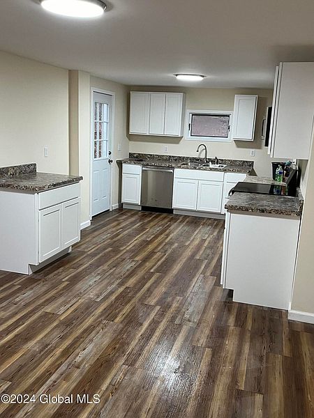 3rd image of 55 Fort Johnson Avenue