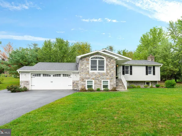 4 Stoudt Rd, Hummelstown, PA 17036