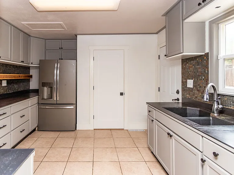 1005 Norwood Ave — Photo 6