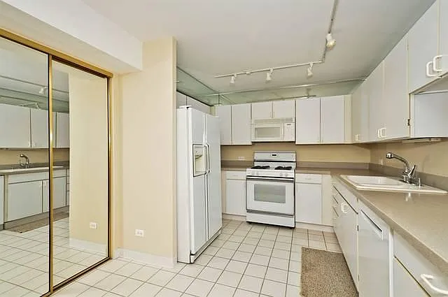 3 bed, 2000 sqft, $4,500 — Photo 4