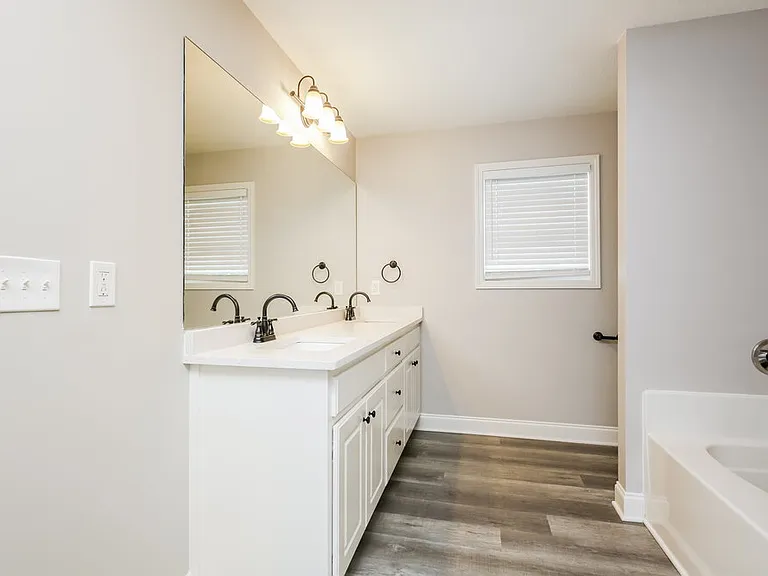 368 Embassy Dr — Photo 12