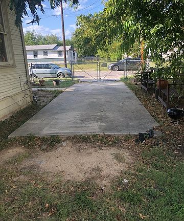 3rd image of 704 Virginia Blvd