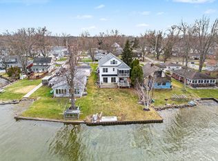 780 Beach Dr, Brooklyn, MI