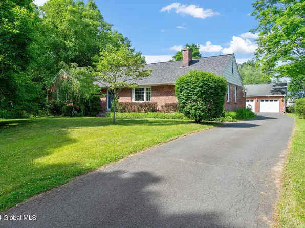 25 Groesbeck Place, Delmar, NY 12054
