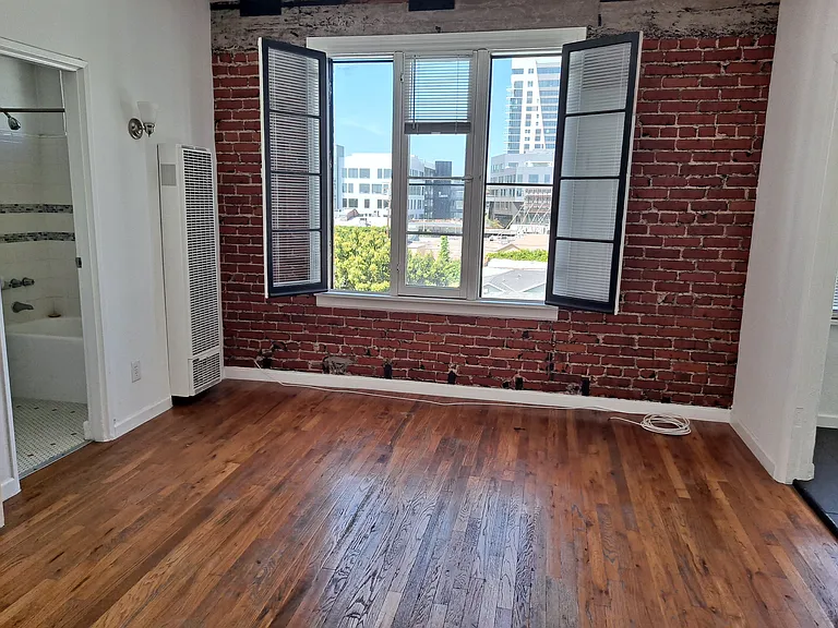 Hollywood Heritage Apartments — Photo 3