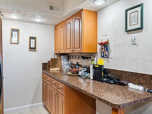 4th image of 5860 NW 44th St APT 502