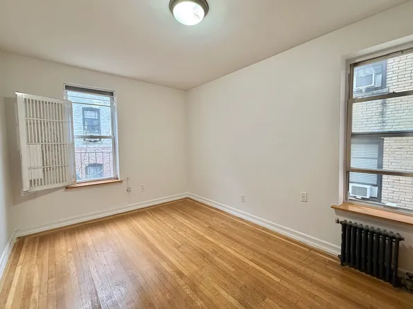 175 Pinehurst Avenue image 1 of 9