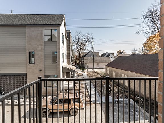 2nd image of 1702 Alvord St #Yrq4od