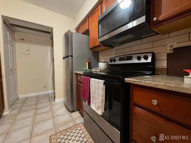 34 Almond Dr — Photo 10
