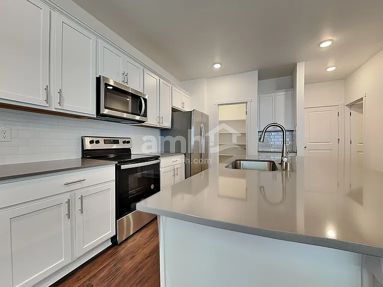 8043 Dagney St — Photo 3