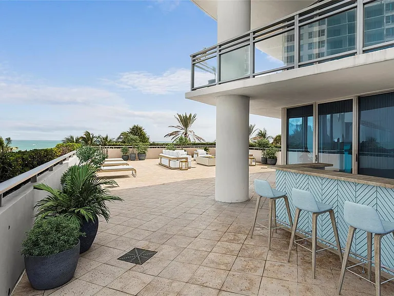 3535 S Ocean Dr #402 — Photo 2