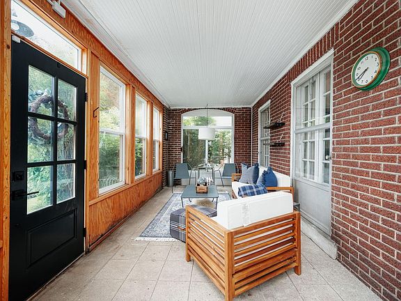 4th image of 1665 Franklin Park S