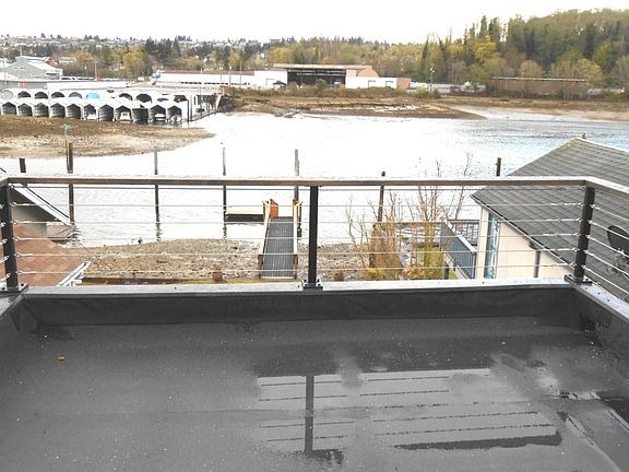3rd image of 1923 E Day Island Blvd W
