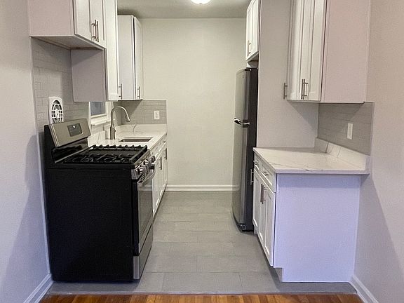 4th image of 24-10 28th St #3