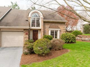 246 Willow Valley Dr, Lancaster, PA 17602