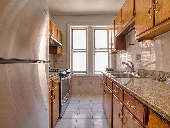 5th image of 1318 Croes Ave Floor 2