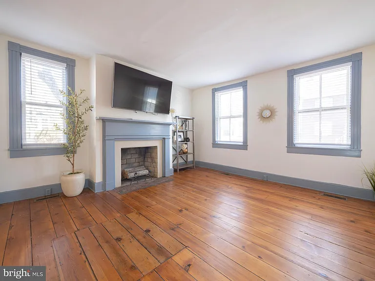 703 S Loudoun St — Photo 6