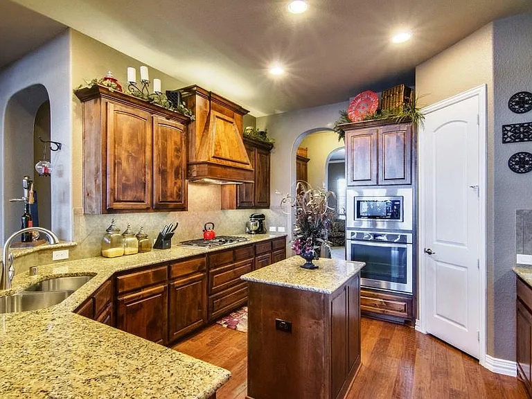 Allister Ct — Photo 6