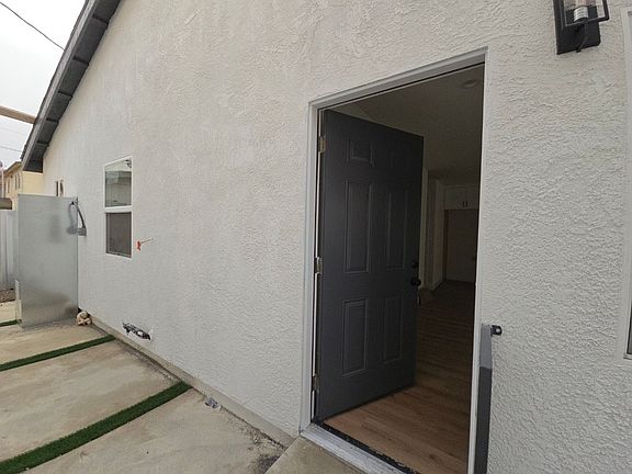 5th image of 1547 W 82nd St #82