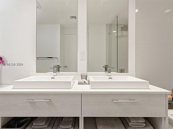 5th image of 45 SW 9th St APT 1805