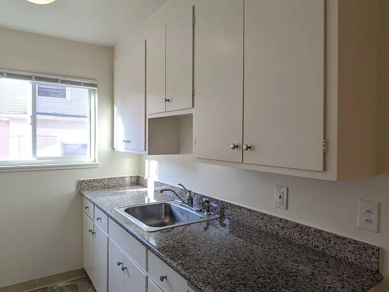 2534 Benvenue Ave — Photo 14
