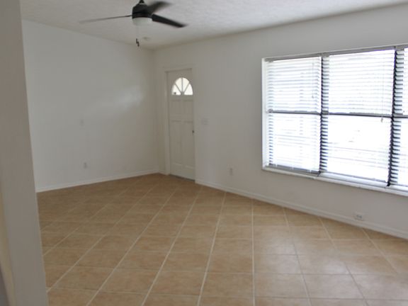 2nd image of 244 Sw Essex Drive