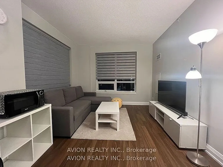 7167 Yonge St #412 — Photo 5