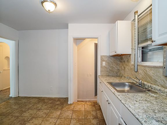 3rd image of 9636 Abington Ave