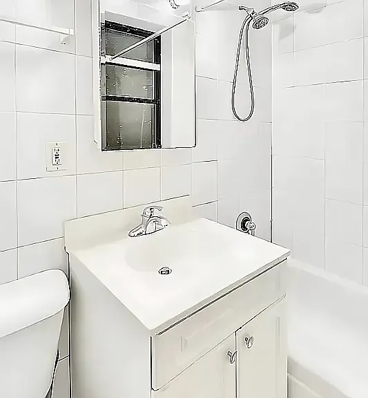 422 Amsterdam Ave #2C — Photo 3