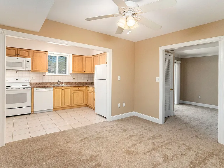 Maple Court Apartments — Photo 49