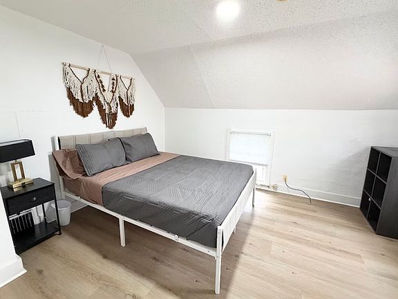 4th image of 1309 Wabash St #2