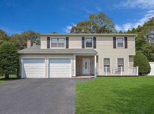 19 Cheryl Ln, East Patchogue, NY 11772